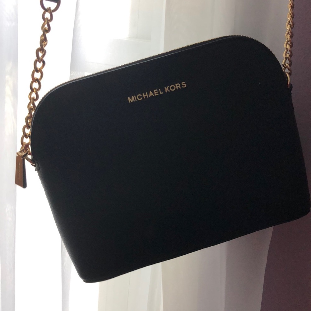 This super cute Micheal kors bag